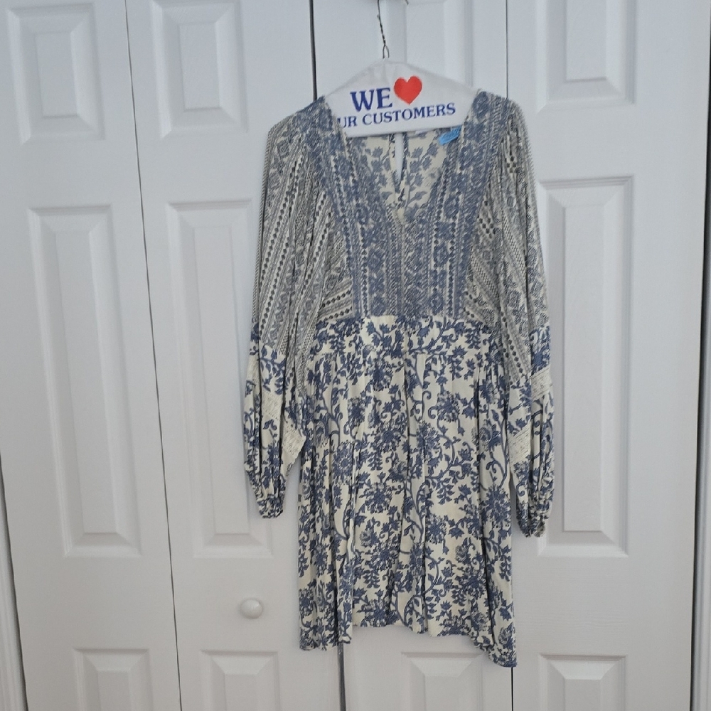 Sincerly Jules Cream and Blue Floral Midi Dress